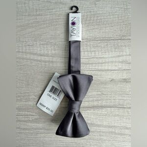 Tayion Collection Men's Charcoal Black Solid Tie